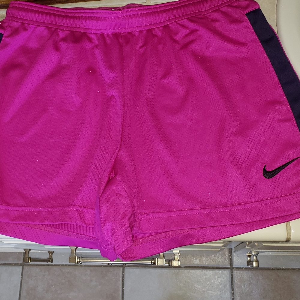 Nike women short